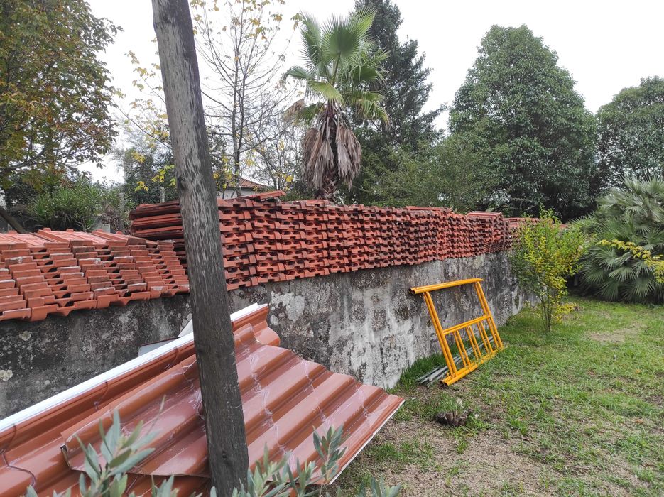 Telha marselha usada em bom estado