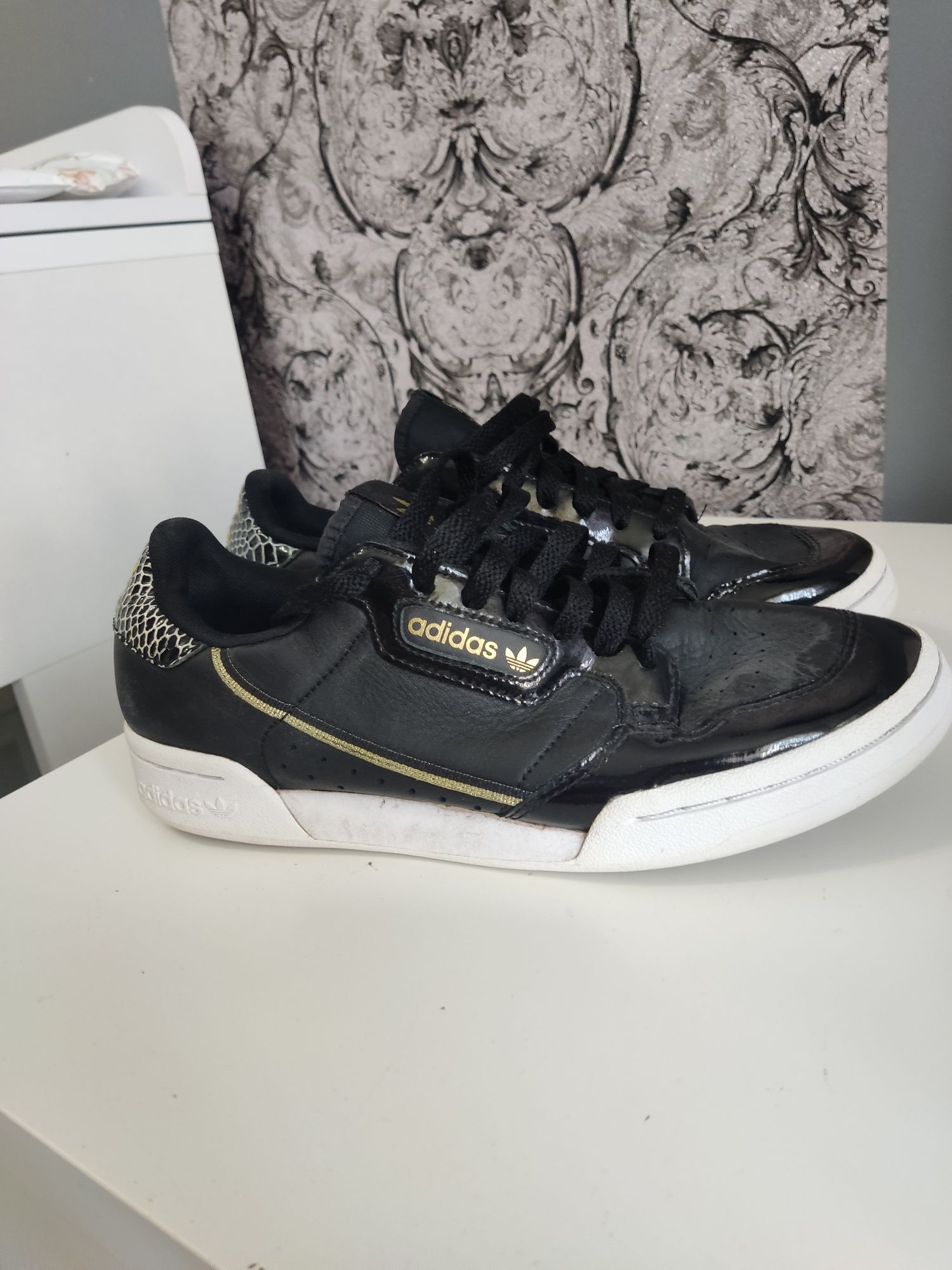 Buty adidasy firmy Adidas  czarno złote39/40 biała podeszwa sznurowane