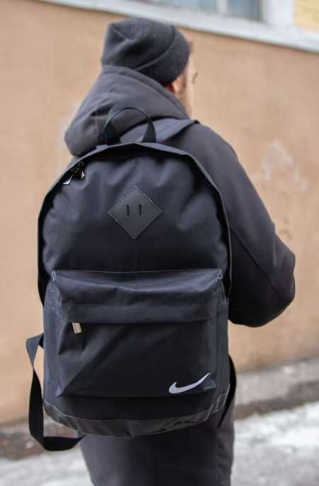 Черный рюкзак с вышитым логотипом Nike (Найк) -Стильный, вместительный