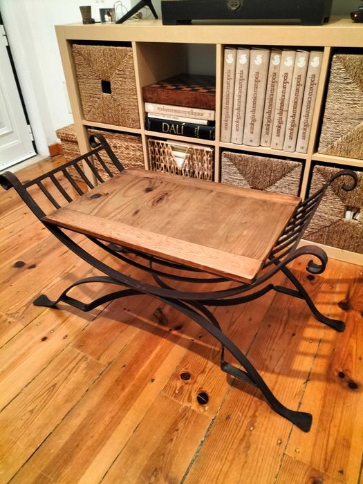 Mesinha de apoio em ótimo estado