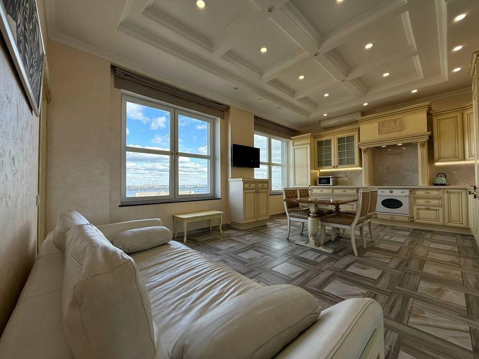 Дельмар Люкс. Центр. Vip. Видовая 3 кв. Почасово и посуточных