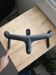 Guiador integrado em Carbono 
Piece Carbon Road Handlebar
Piece Carbon
