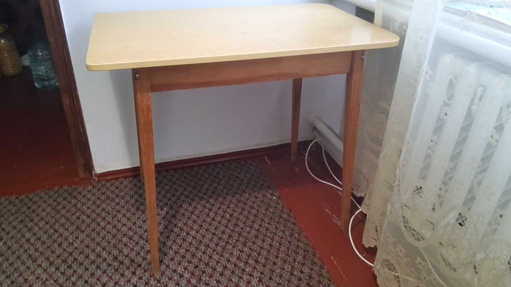 Стіл кухонний, ніжки- дерево