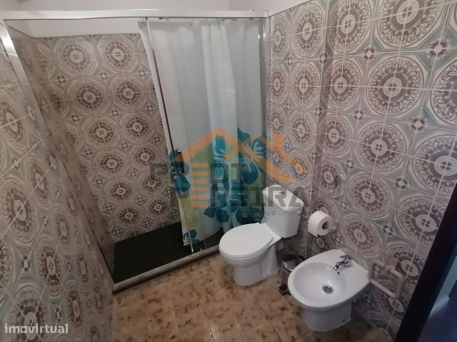 Quartos para arrendar, na Ramada - Bons Dias | Próximo do ISCE).