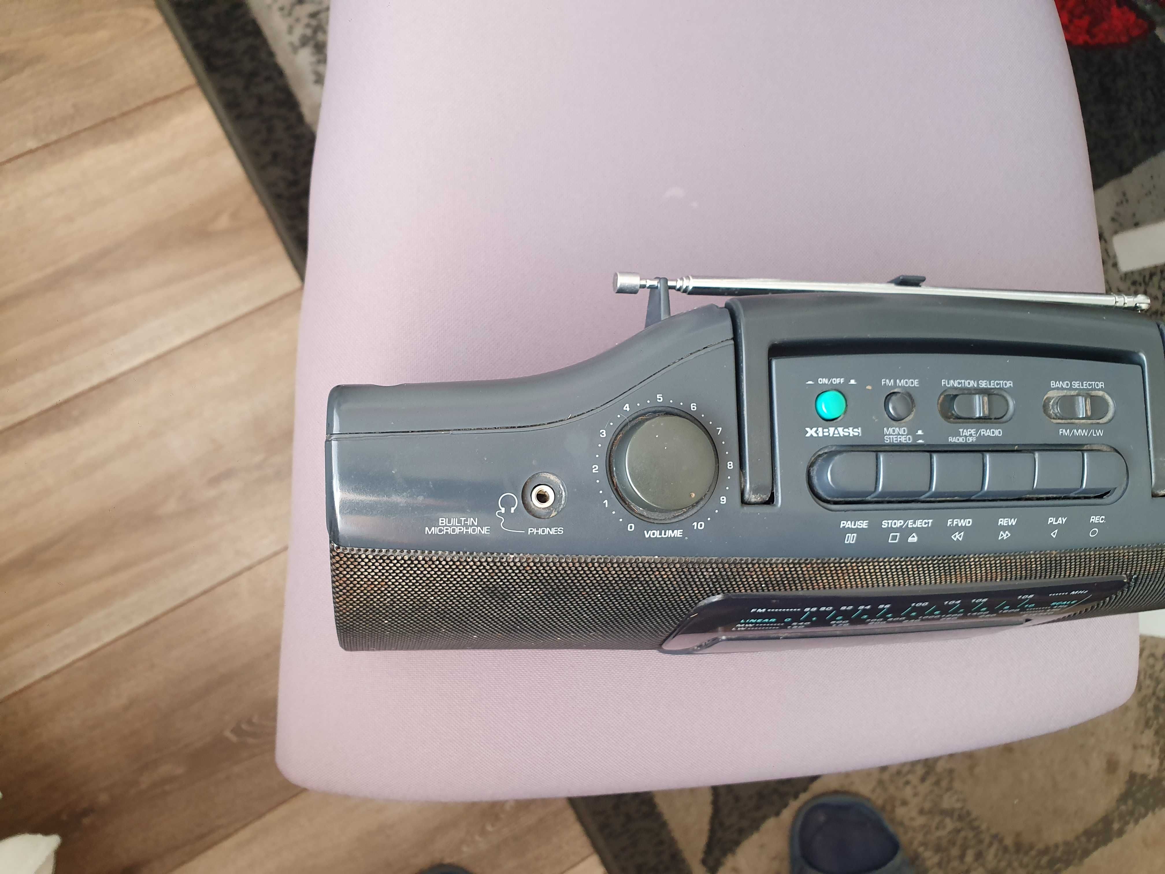 Stary zabytkowy radiomagnetofon Thomson TM 7660
