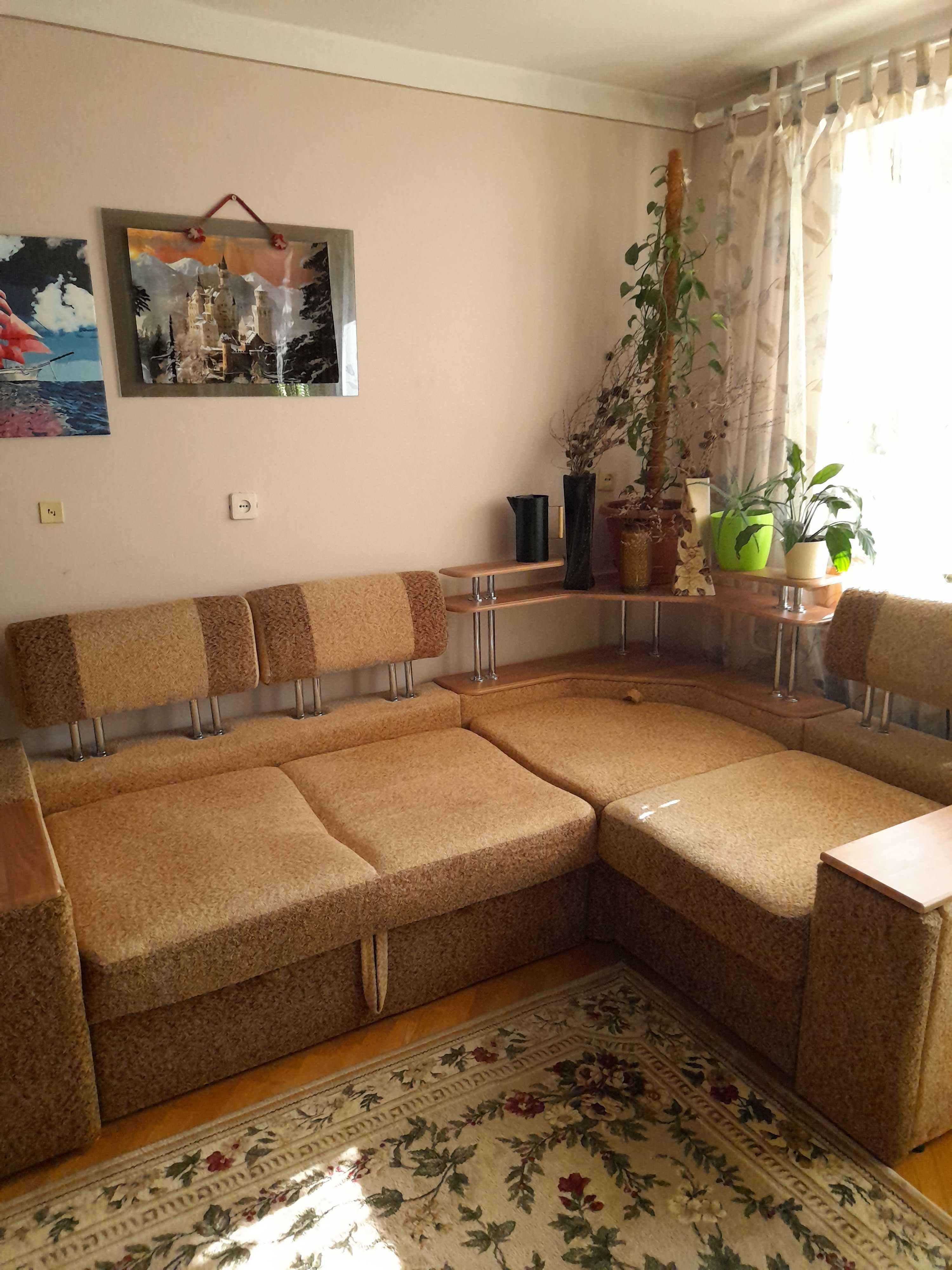 Продам б.у. розкладний кутовий диван