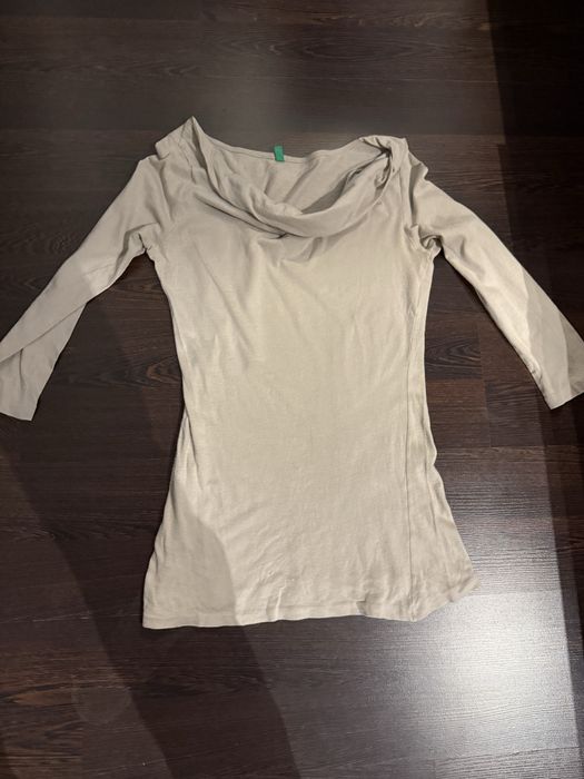 Benetton- bluzka z dekoltem typu wodospad r.S