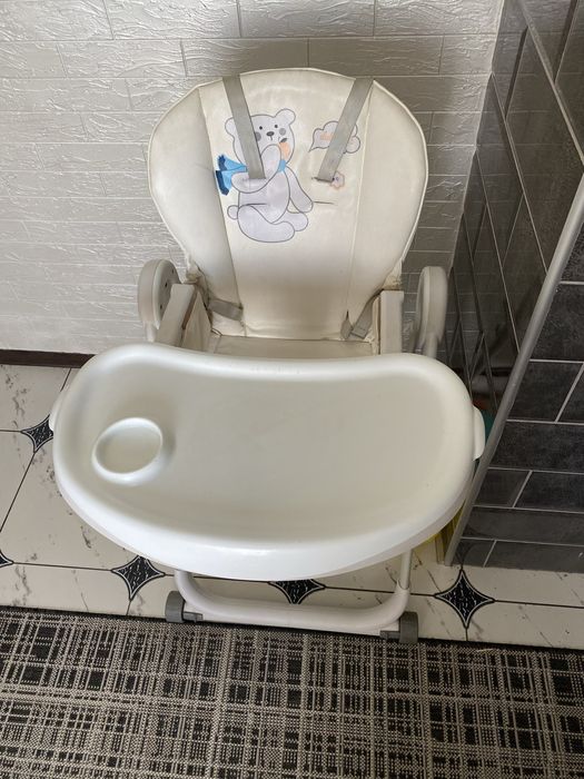 Годувальний столик,в дуже хорошому стані.