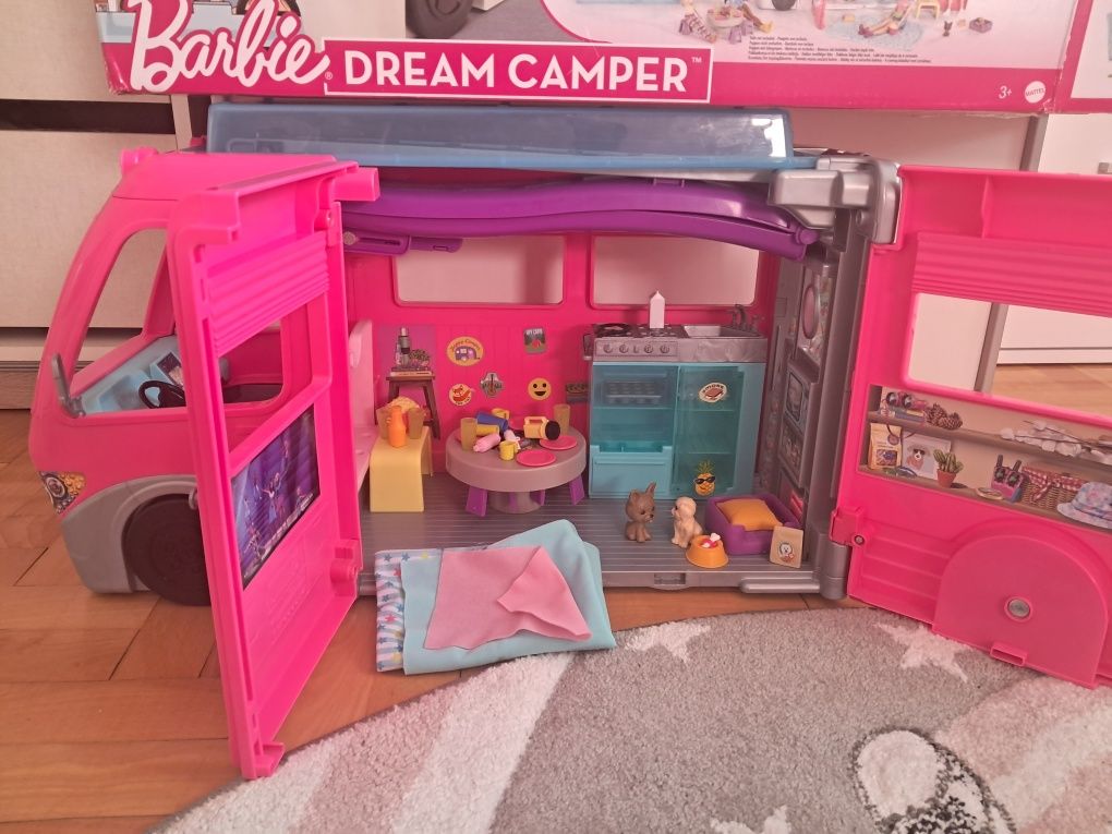 Kamper Barbie z basenem firma Mattel