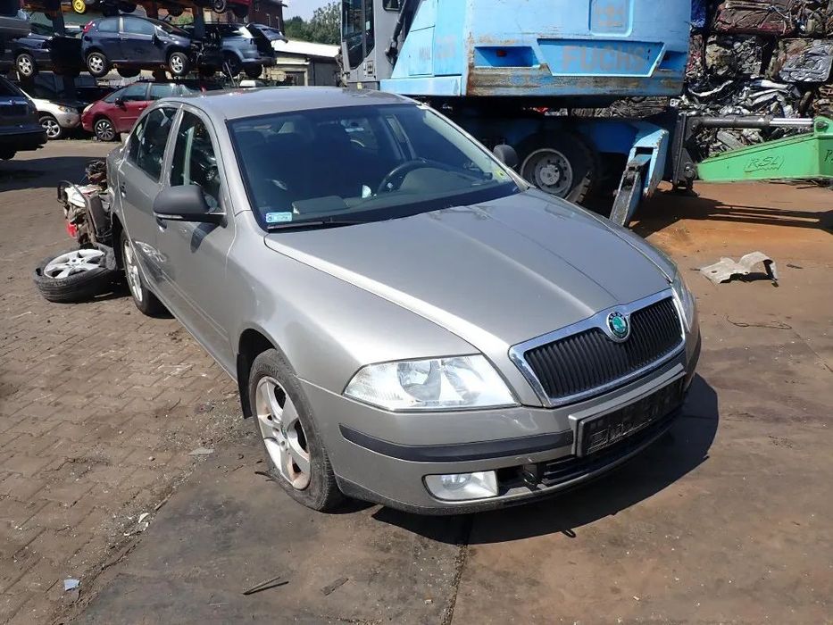 CZĘSCI - Skoda Octavia II 1,4 16V 80KM CGGA 5B LEG HB lakier LF8H 2011r. INDEX - 9540