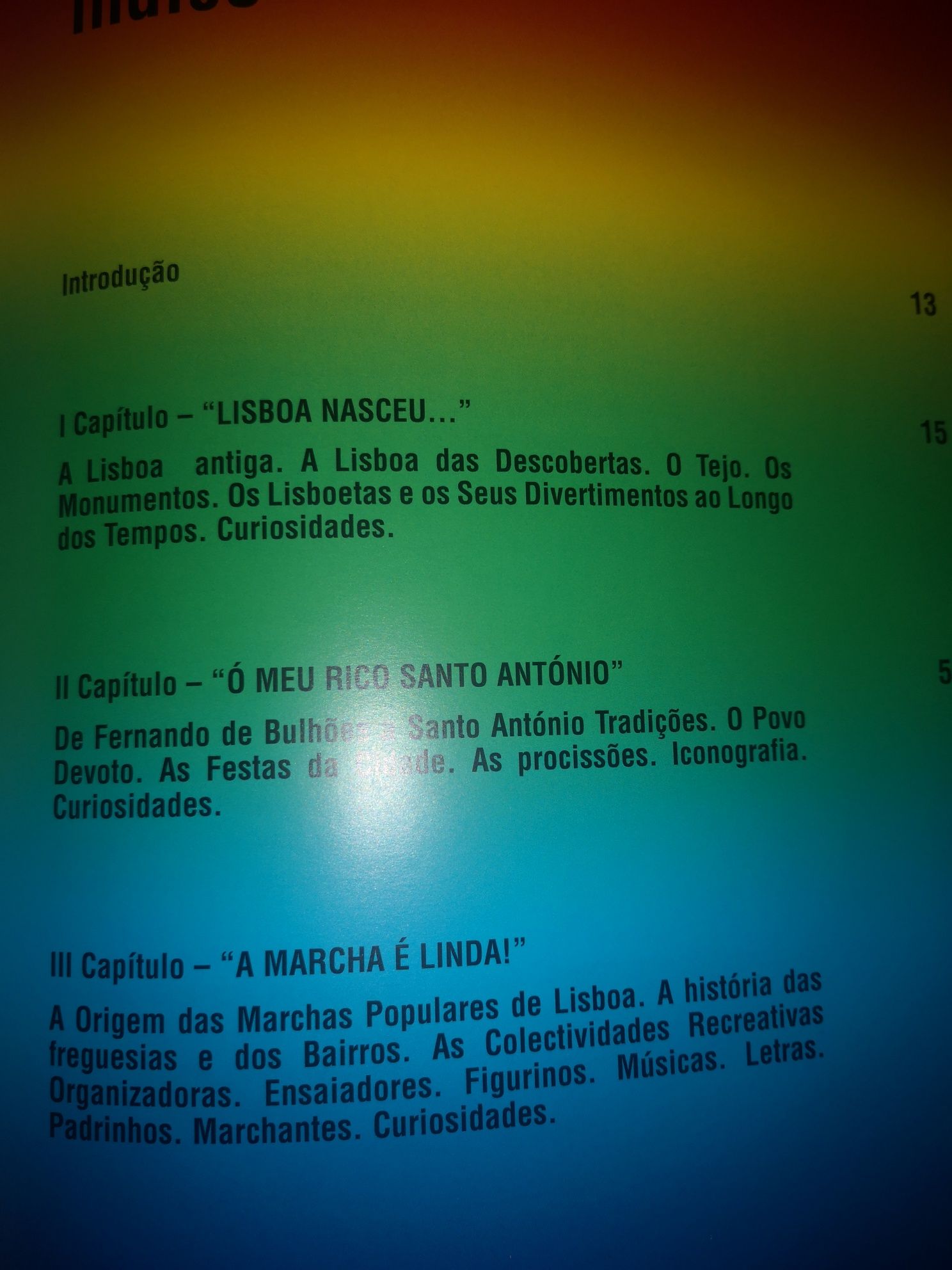 Livro antigo A Revista à Portuguesa e A marcha é Linda
