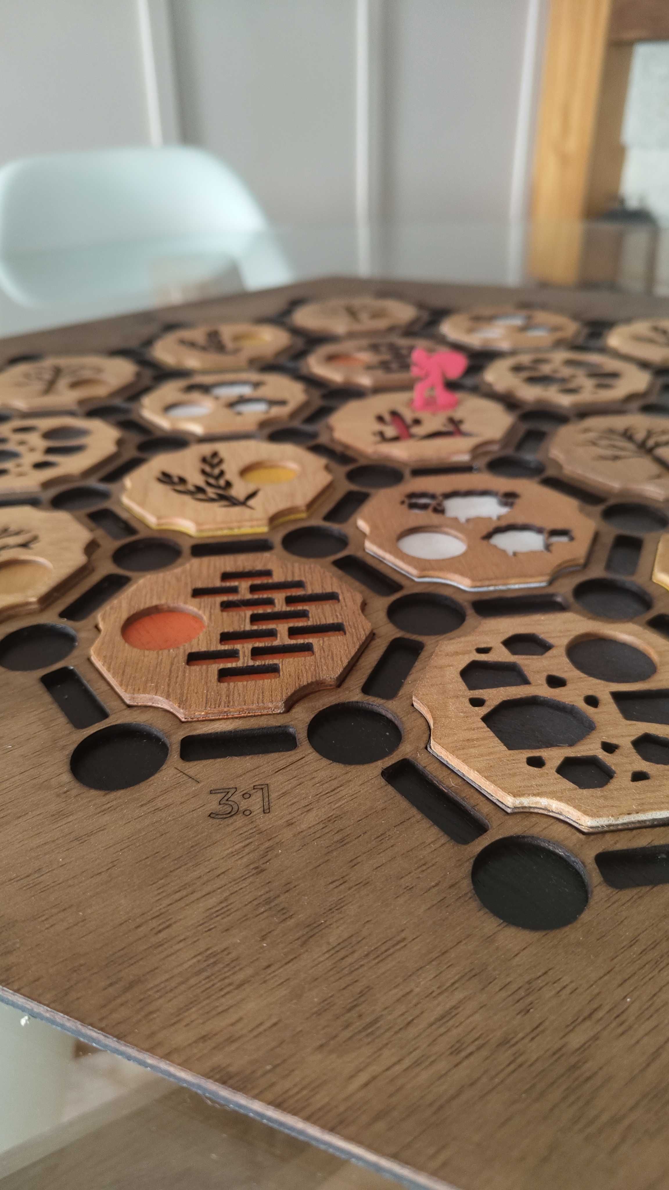 Jogo de tabuleiro Catan em madeira