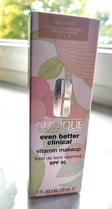 CLINIQUE Podkład Even Better Vitamin Makeup SPF50 light cool 02