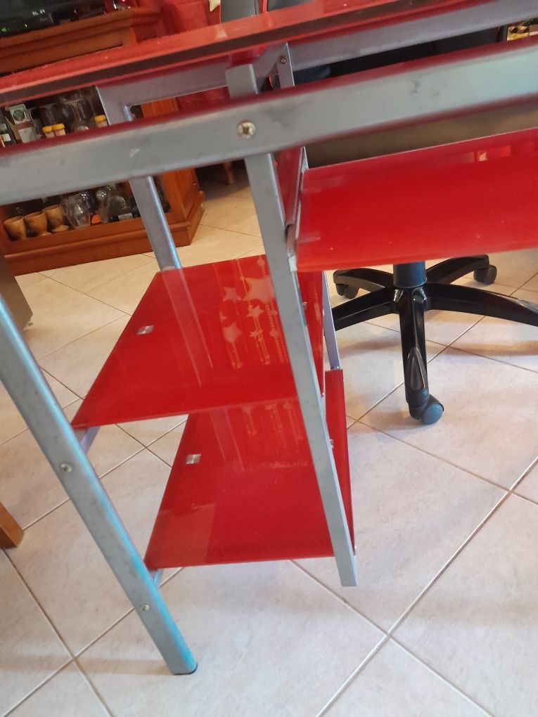 Vendo mesa com cadeira