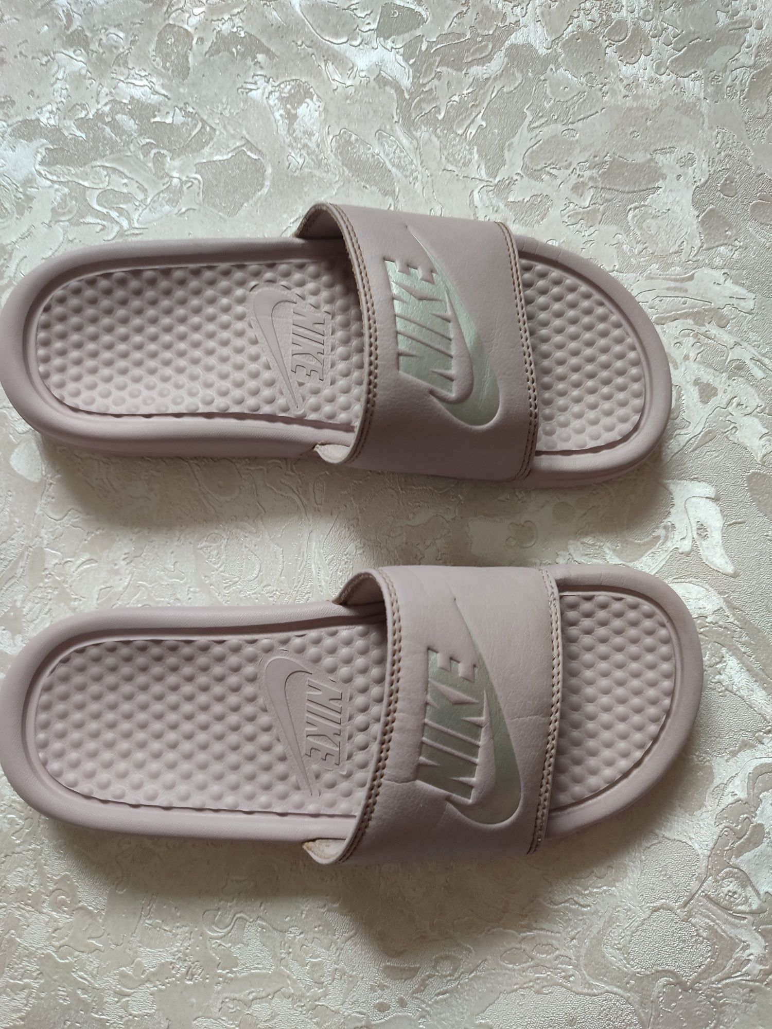 Шльопанці жіночі nike victori one slide/лілові
