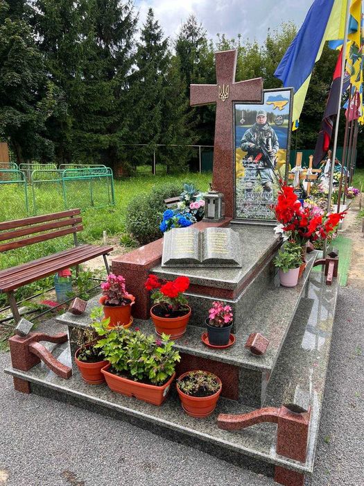 Виготовлення пам’ятників загиблим воїнам в Луцьку та області.