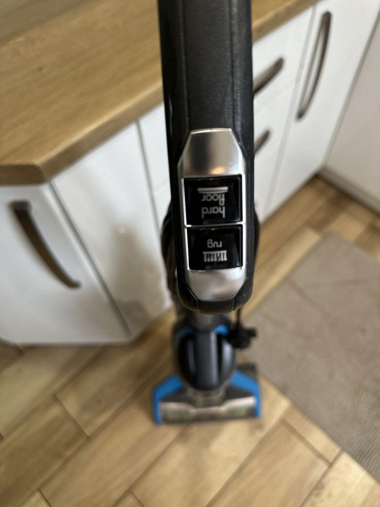 Вертикальний миючий пилосос Bissell CrossWave