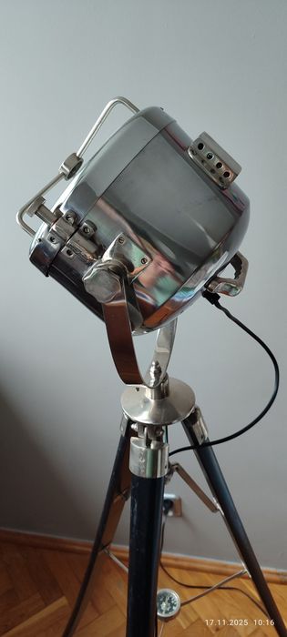 Reflektor morski czarny drewniany statyw lampa podłogowa