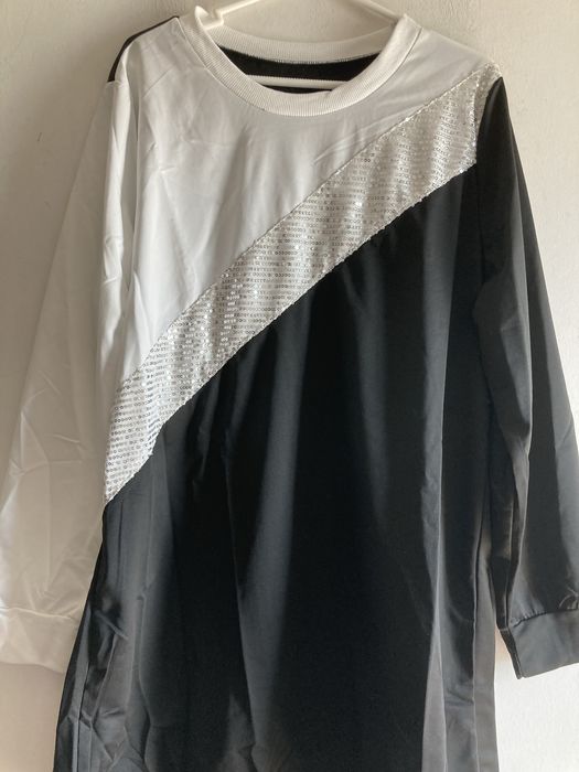 Vestido Novo tons nranco/ preto/ prata