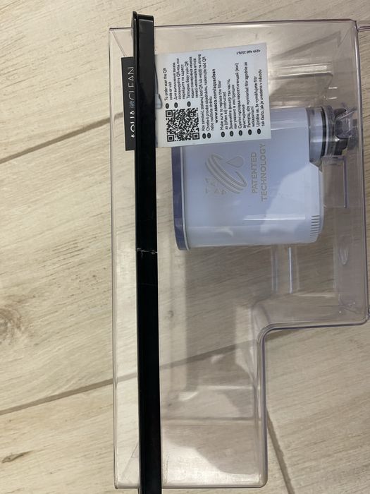 Продам кавомашину Philips EP 3363 червонa,