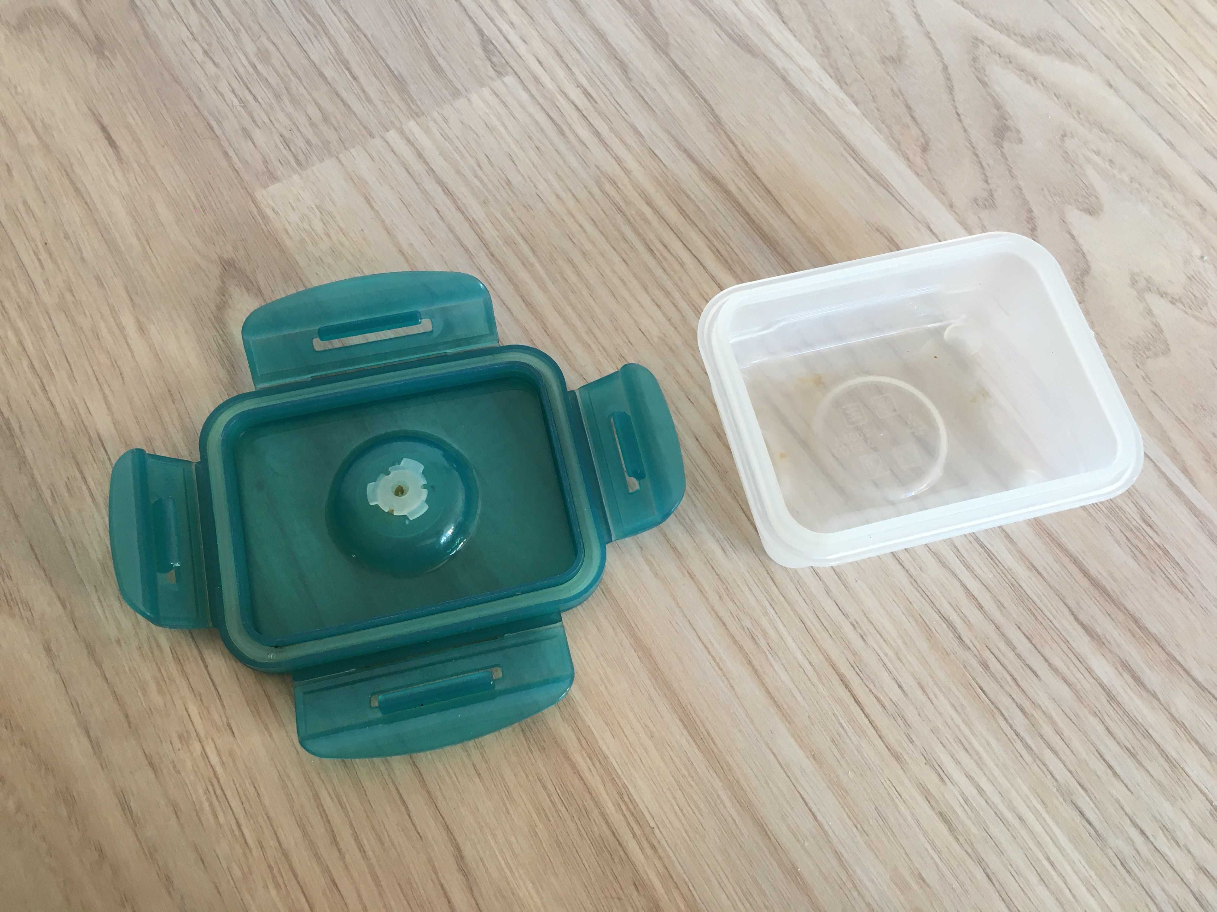 Mały pojemnik typu Tupperware malutki pojemniczek Royal VKB jedzenie