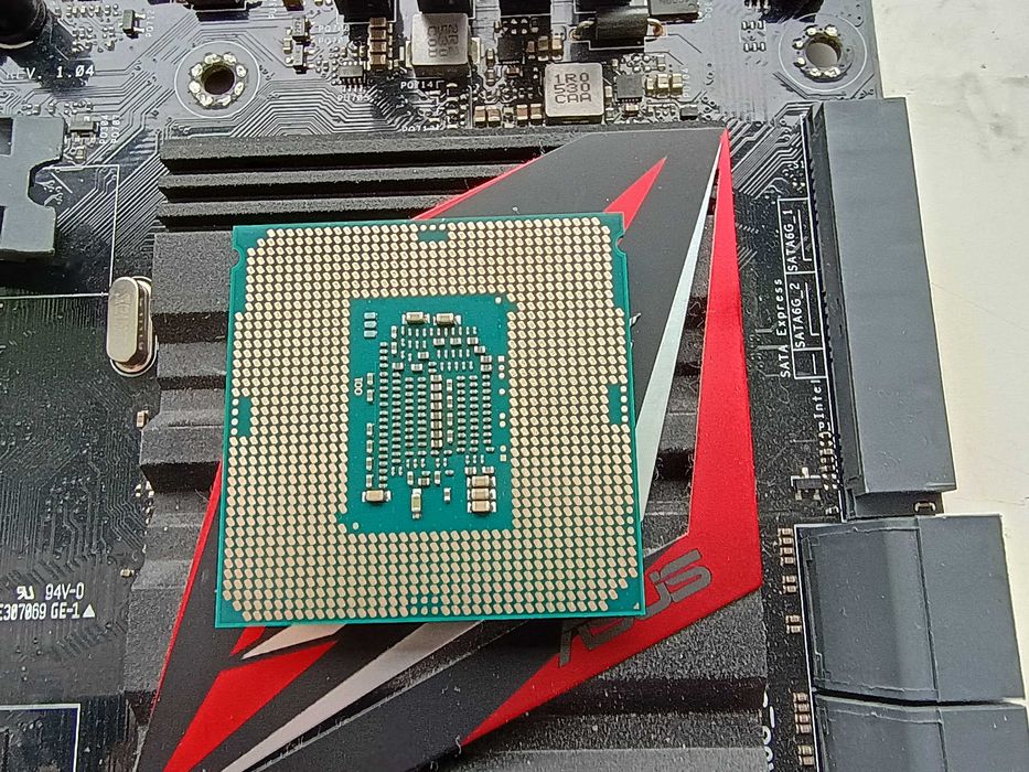 Intel i7-6700K, ASUS Z170 PRO Gaming.