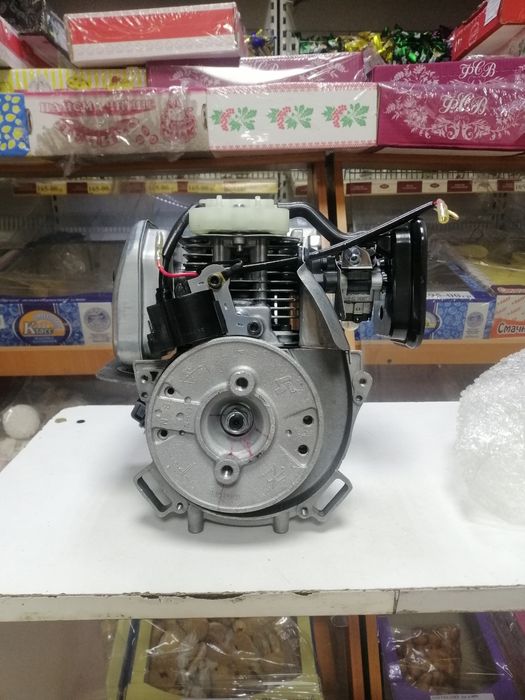 Продам двигатель на бензокосу) ZHAN-F-63