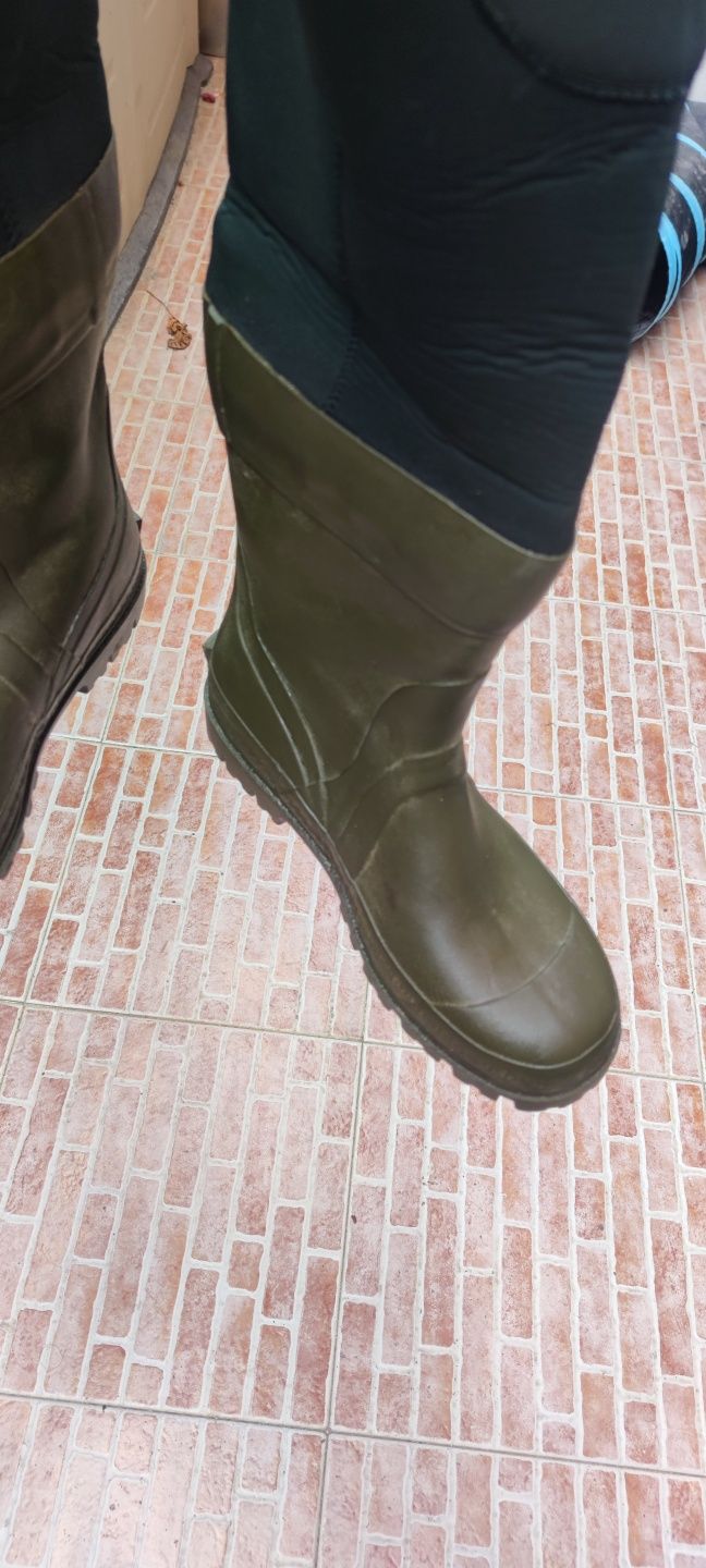 Botas neoprene  cano alto