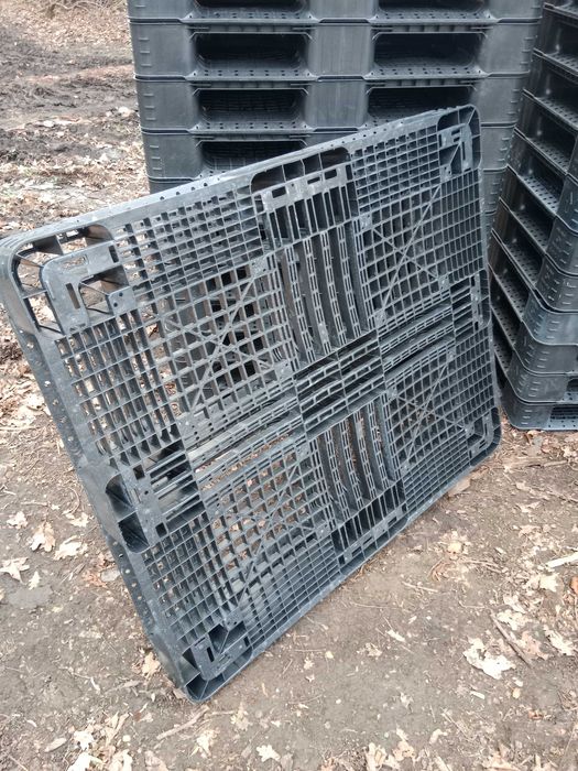 Palety plastikowe 130x110 skrzynki rozsączające