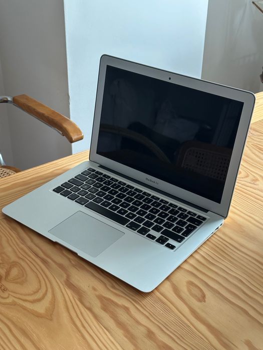 MacBook Air 13 1,6 GHz Intel Core i5 com dois carregadores