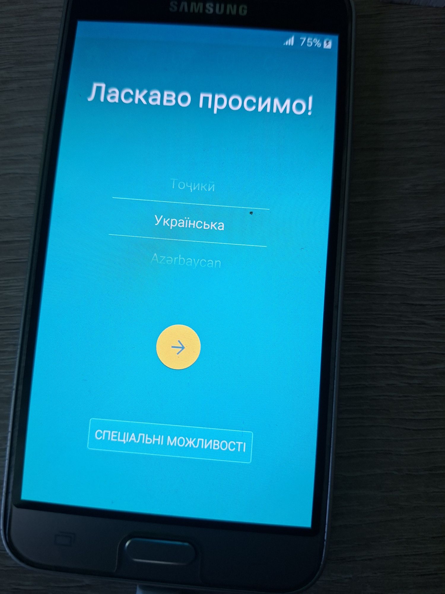 Телефое Sumsung  J3