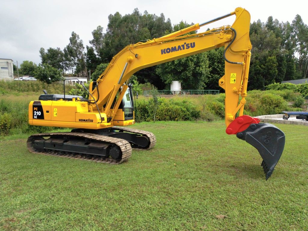 Escavadora komatsu pc 210