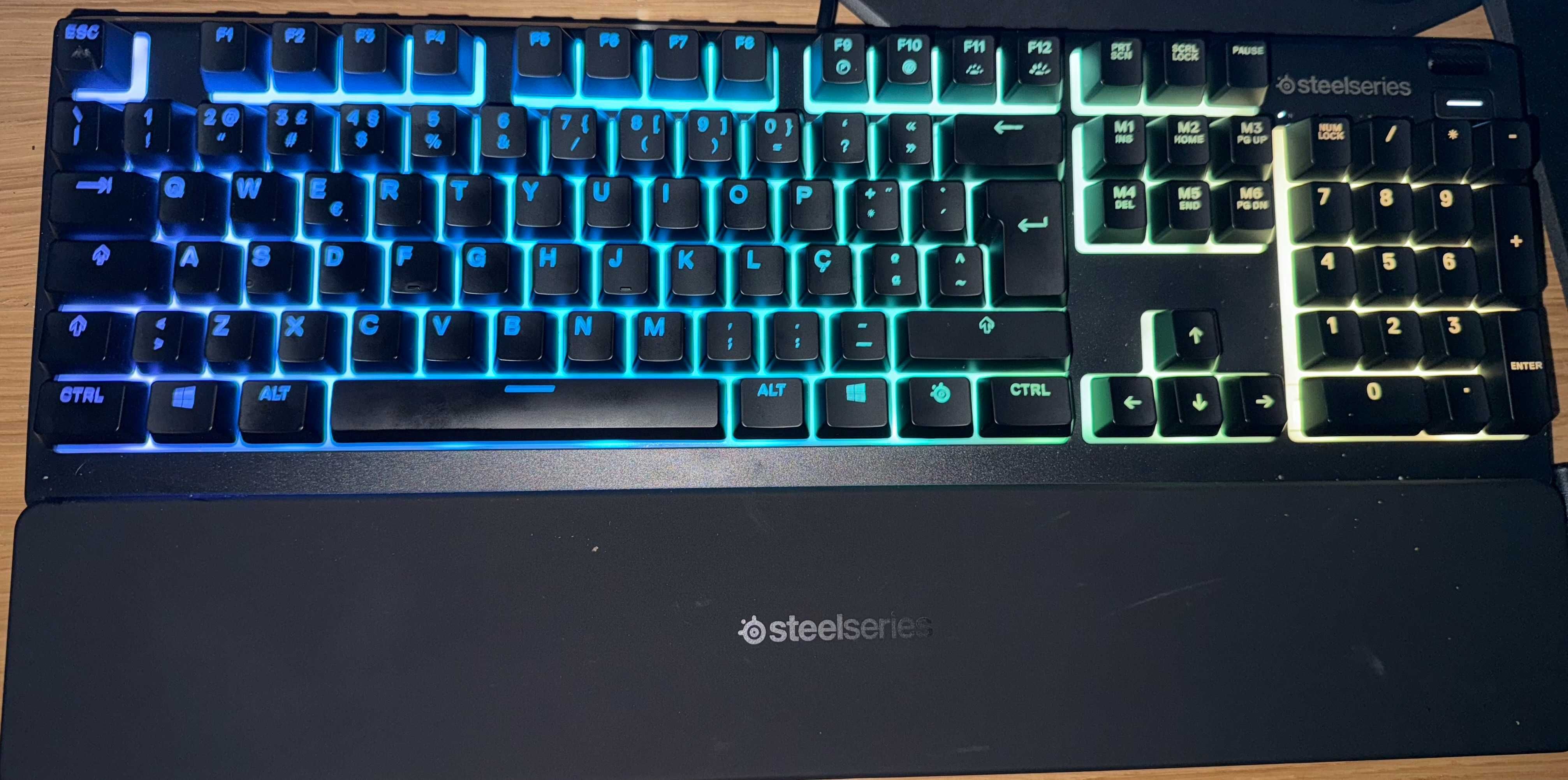 Pack Gaming Logitech PRO + SteelSeries – Headset, Rato e Teclado