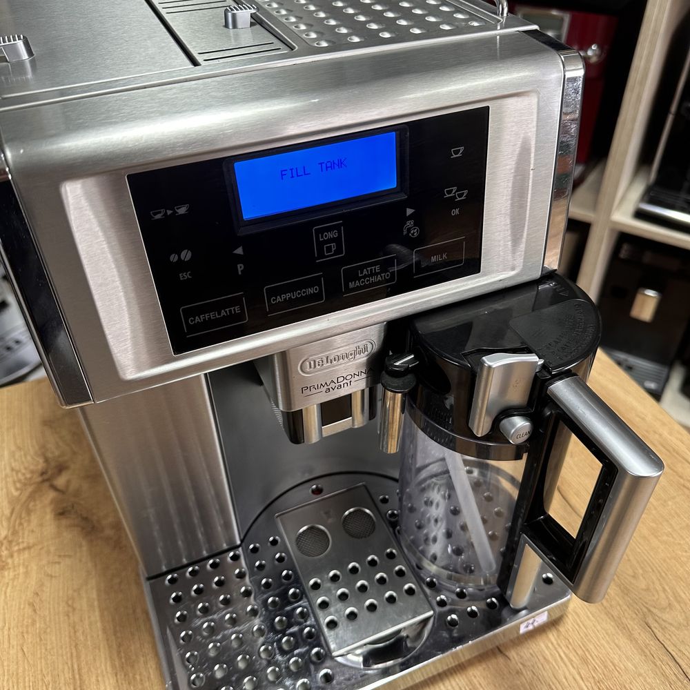 Кавоварка Delonghi PrimaDonna Avant ESAM 6700