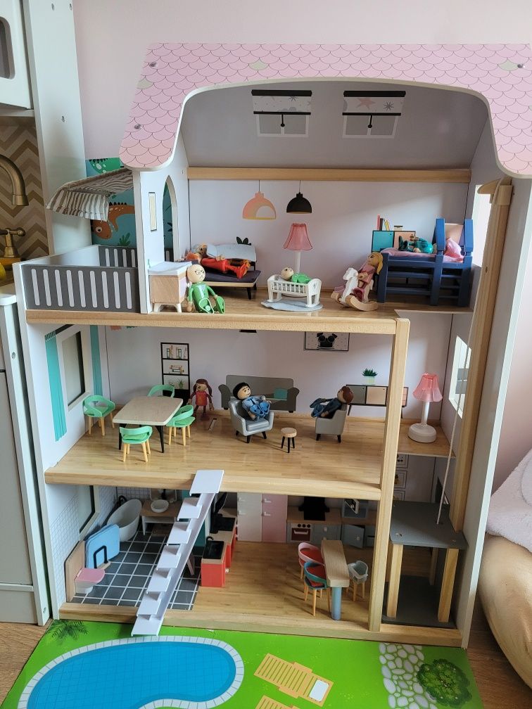 Drewniany domek dla lalek lidl