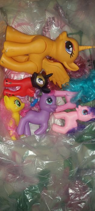 Поні іграшки є ще різні