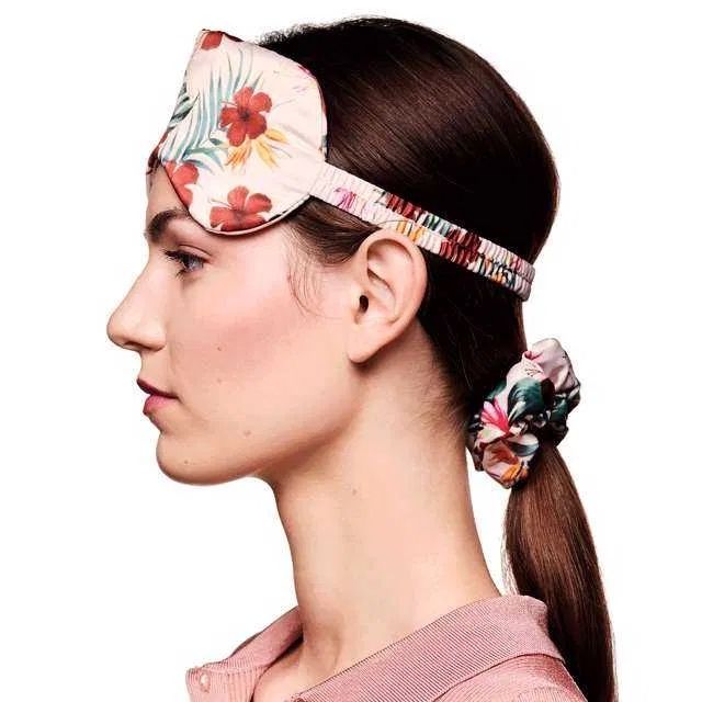 Maska do spania i scrunchie Summer Burst z Oriflame