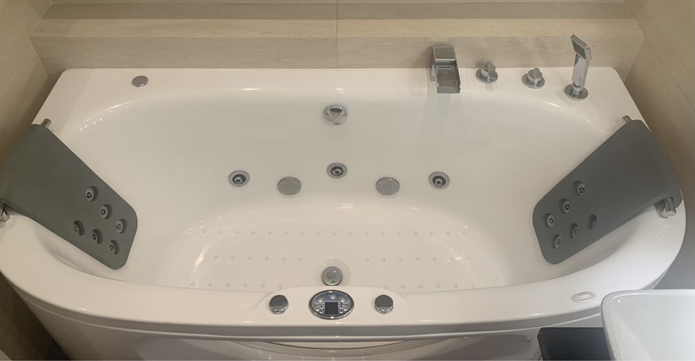 Wanna z hydromasażem jacuzzi Victory Spa