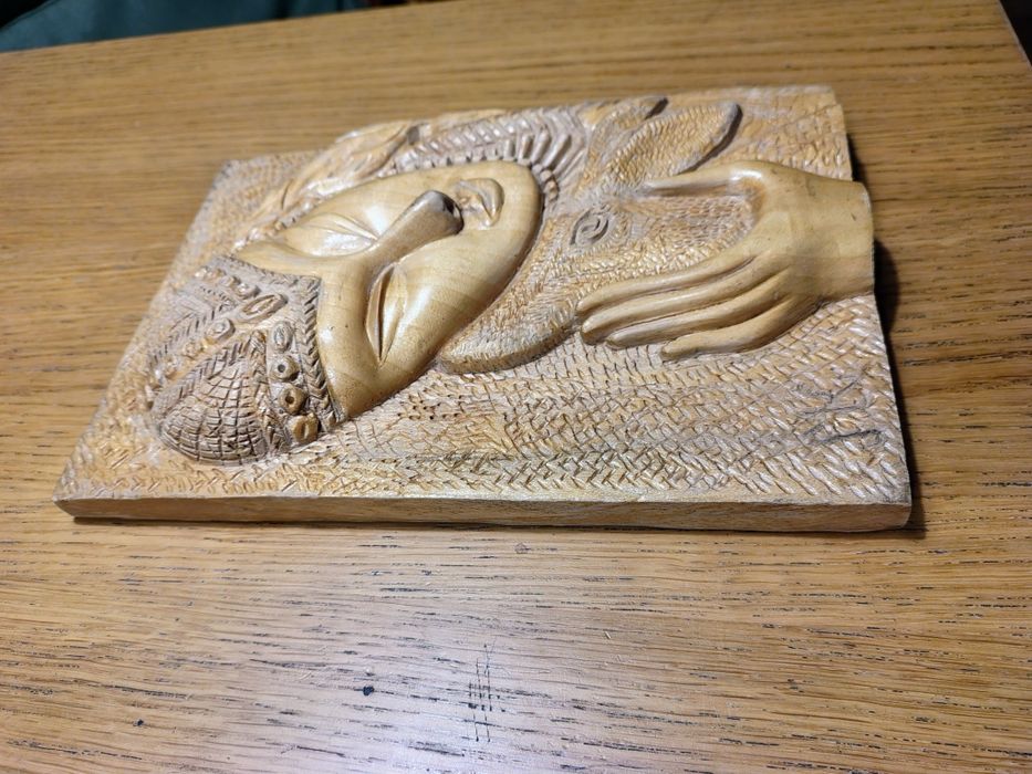 Rzeźba Dama z łasiczką płaskorzeźba