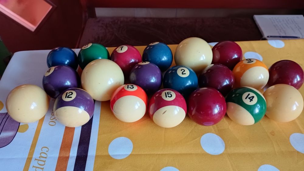 Kule bilardowe vintage.