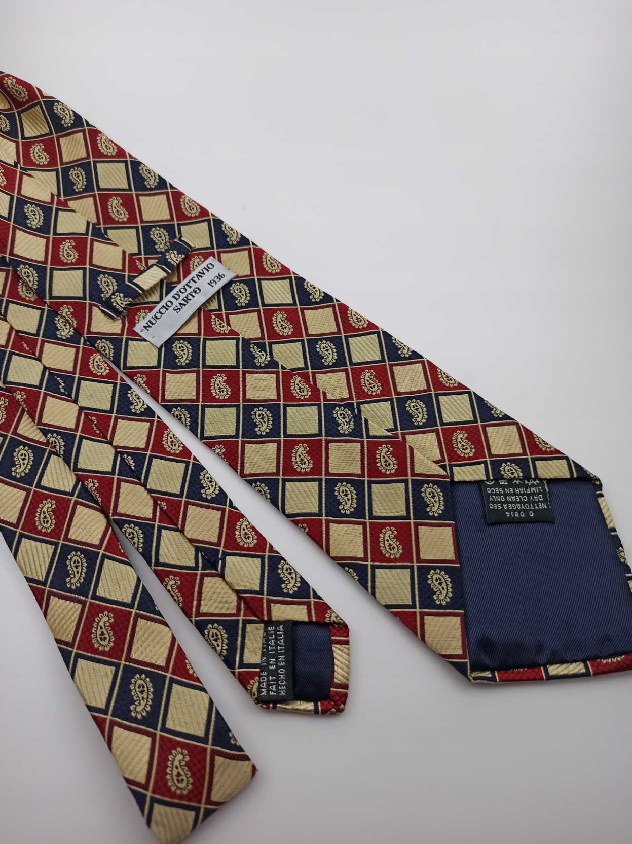 Granatowy jedwabny krawat paisley w kratkę