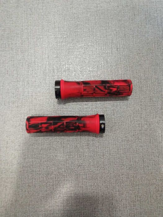 KuKirin G2 Max Uchwyty mankiety na kierownica czerwony/czarny