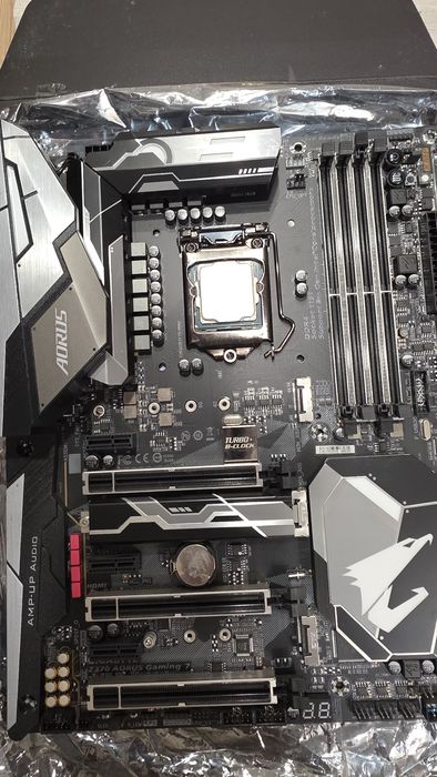 Intel I7 8700k + płyta Gigabyte Z370 AORUS Gaming 7 + Ram DDR4 2x16 GB