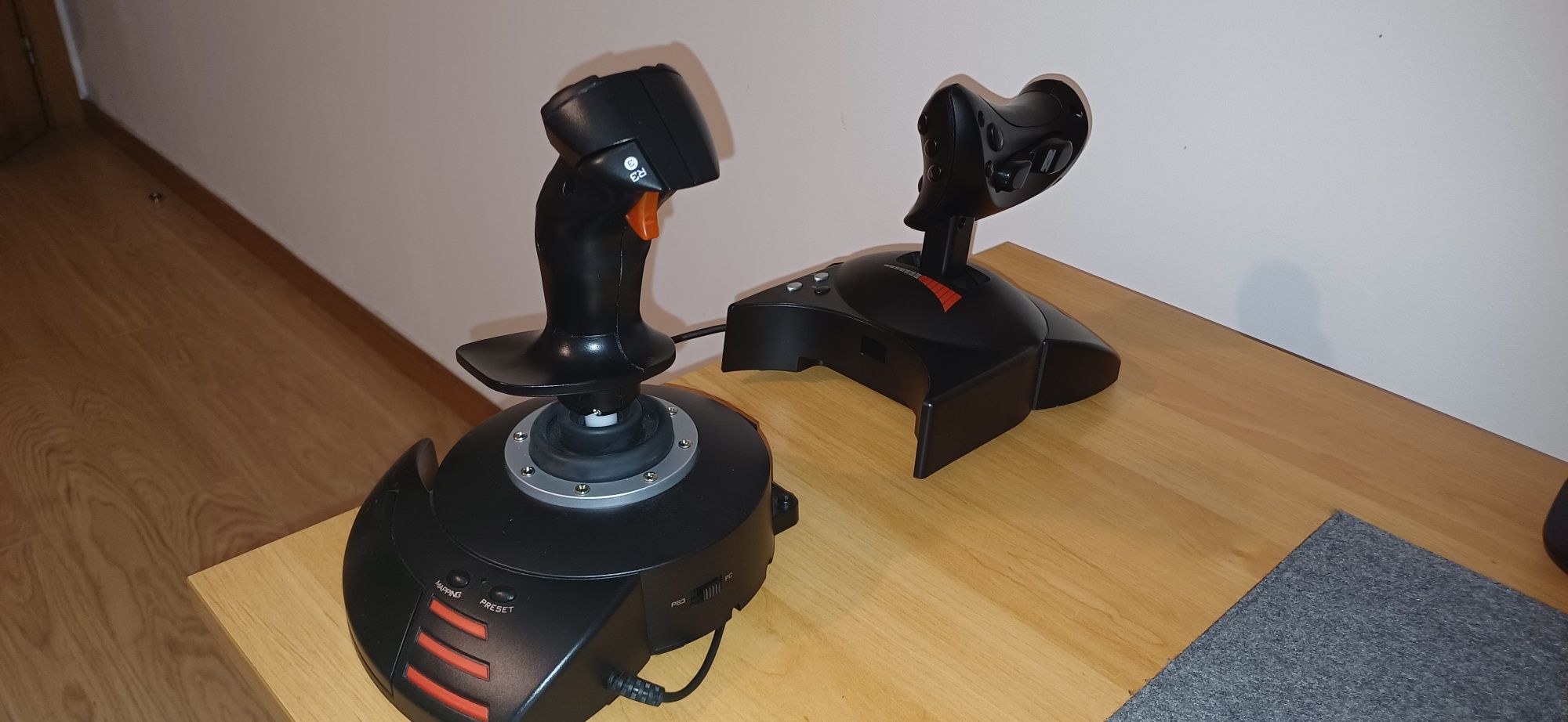 Thrustmaster T.Flight Hotas X - Joystick + Throttle