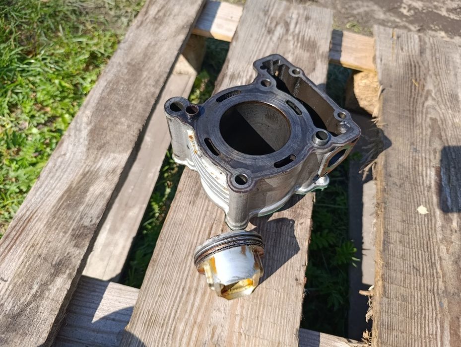 Cylinder Aprilia SX 125 18 – 21 r z tłokiem tuleja silnika części A4