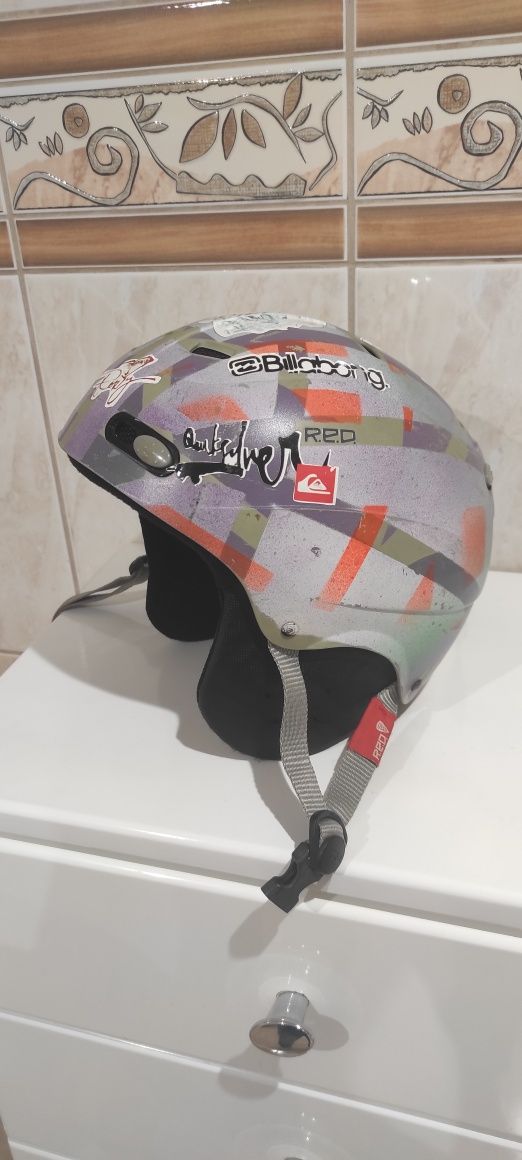 Kask narciarski snowboardowy Red Skycap, rozmiar S, 56 cm, dobry stan