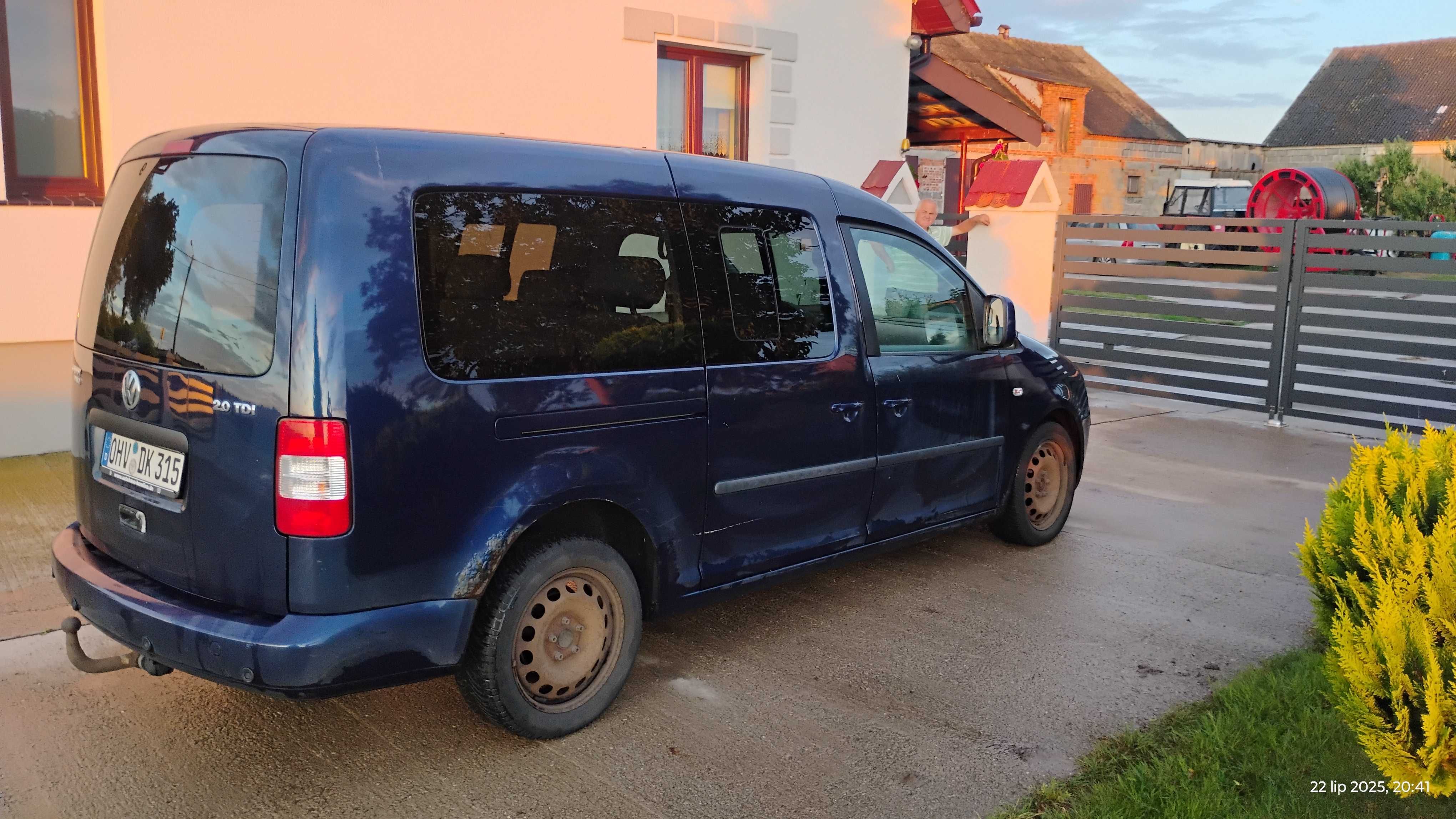 VW Caddy Maxi w bardzo bogatej wersji