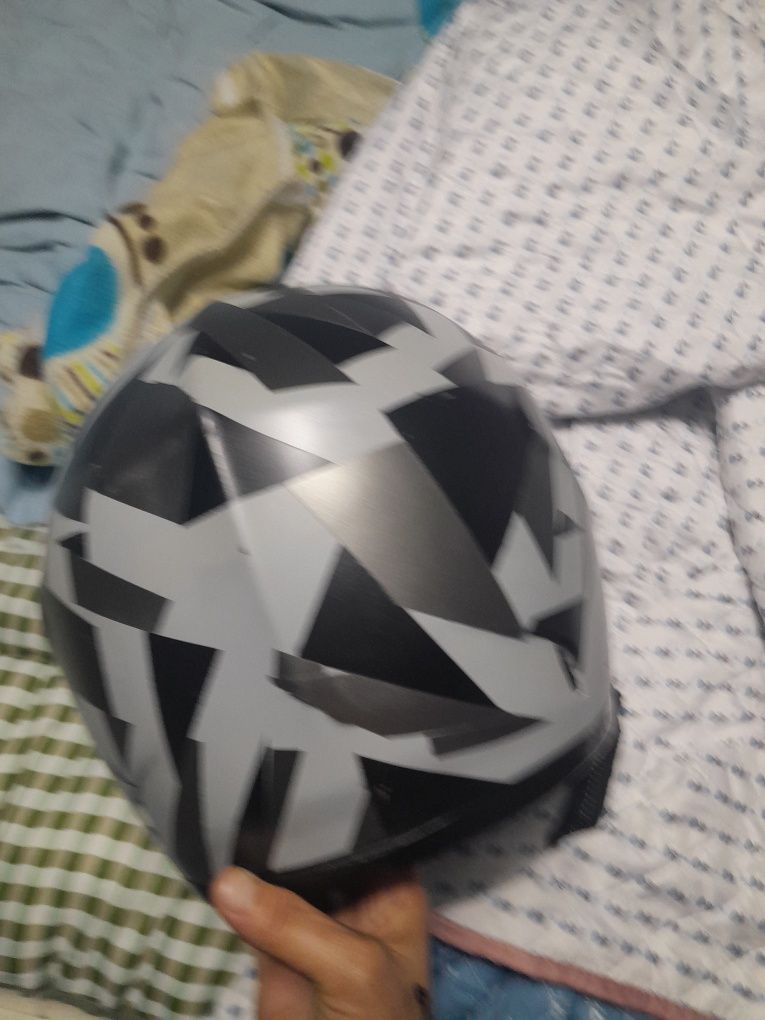 Capacete CABERG tam L / Shark tam M