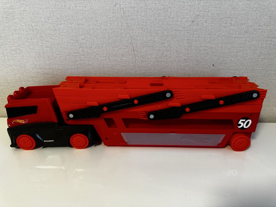 Вантажівка-транспортер Hot Wheels