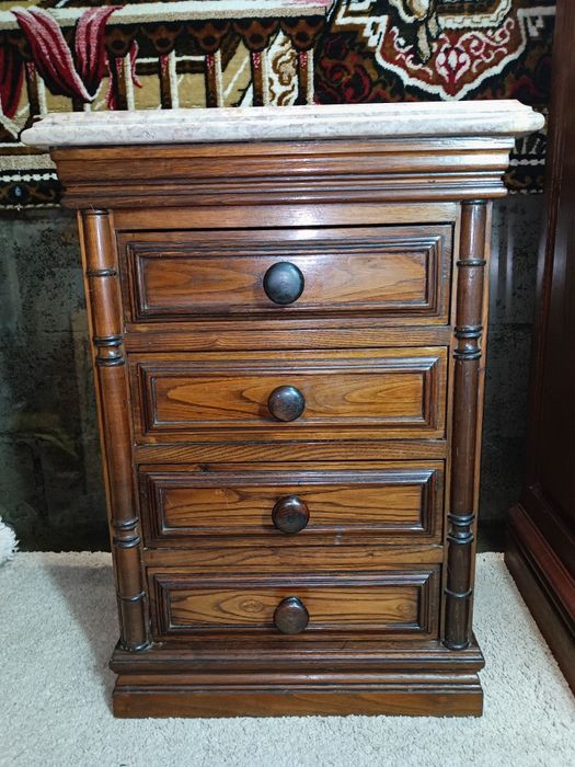 Móvel camiseiro ou mesinha de cabeceira com pedra em granito